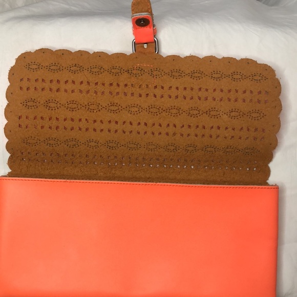 AMERICAN EAGLE OUTFITTERS bright fluorescent Orange clutch bag. - Picture 4 of 10